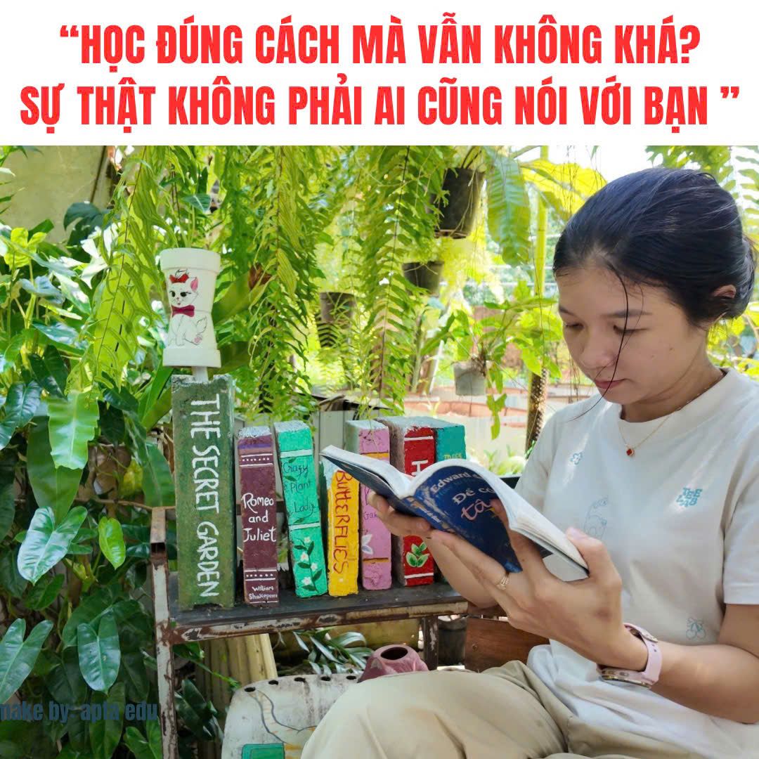 Học sinh đọc sách trong vườn