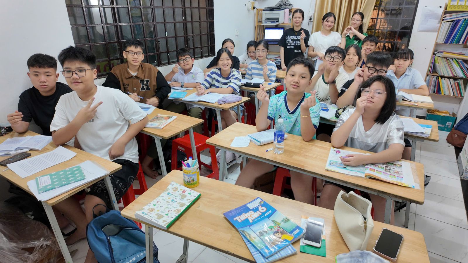 Học sinh lớp 9 ôn thi vào lớp 10