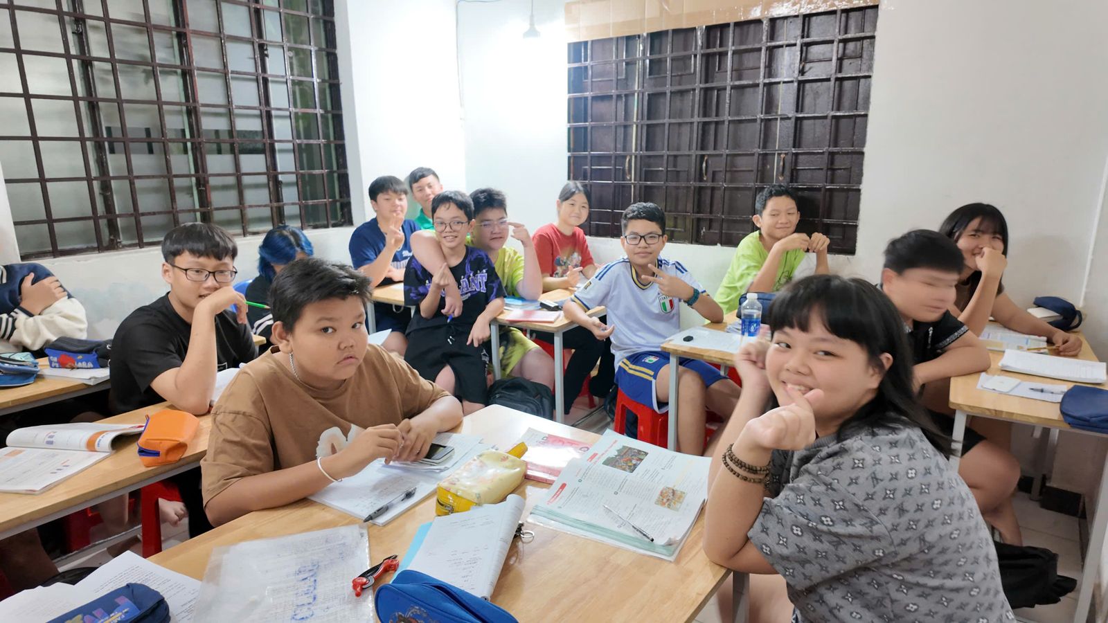 Học sinh trong lớp học