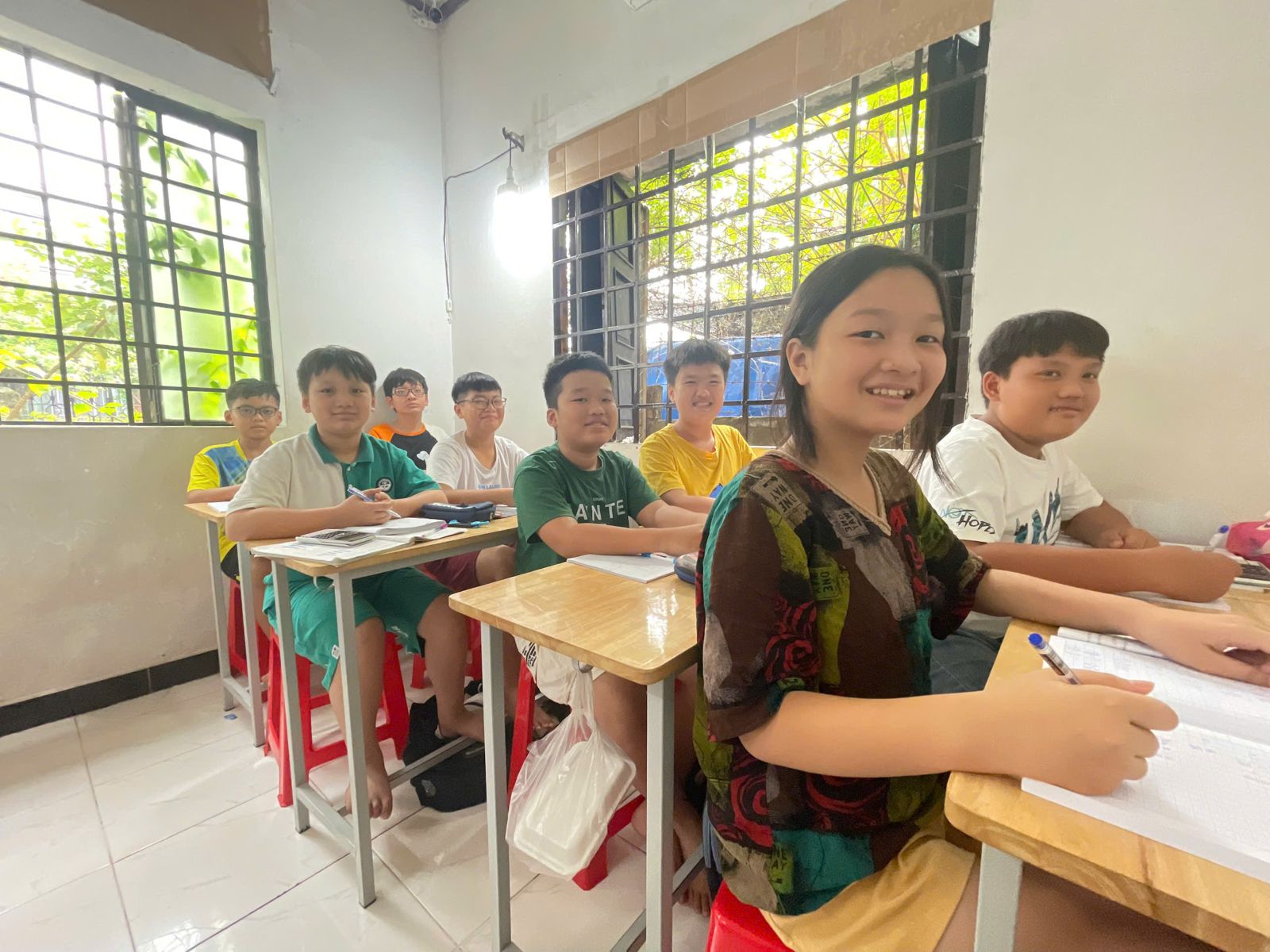 Học sinh trong ca học sáng tại APTA EDU